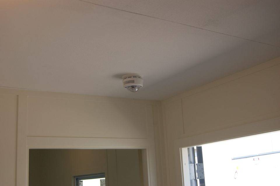 Ceiling-mounted smoke detector